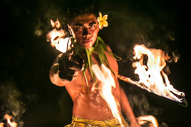 HKHweb_luau_fire-spinner3_722.jpg